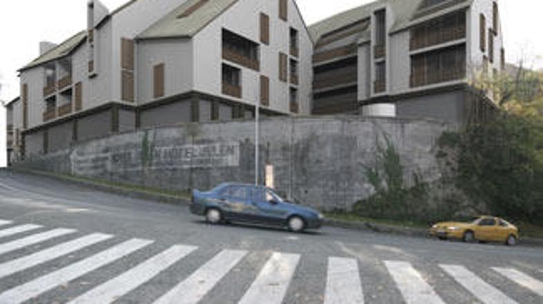 Matej Blenkuš iz A. Biro predstavlja zmagoviti predlog za gradnjo stanovanjsko-p