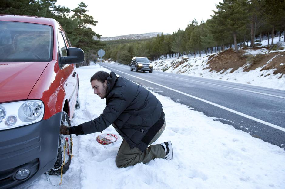 Verige uporabljamo le, kadar zimska pnevmatika ob stiku s podlago nima več zados | Avtor: Žurnal24 main