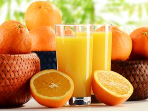 pomaranče pomarančni sok