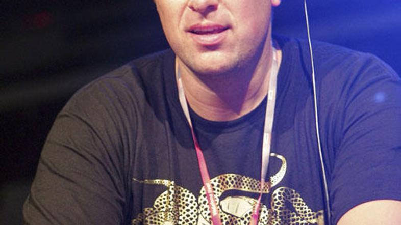 DJ Umek je na Facebooku kritiziral Sazas.