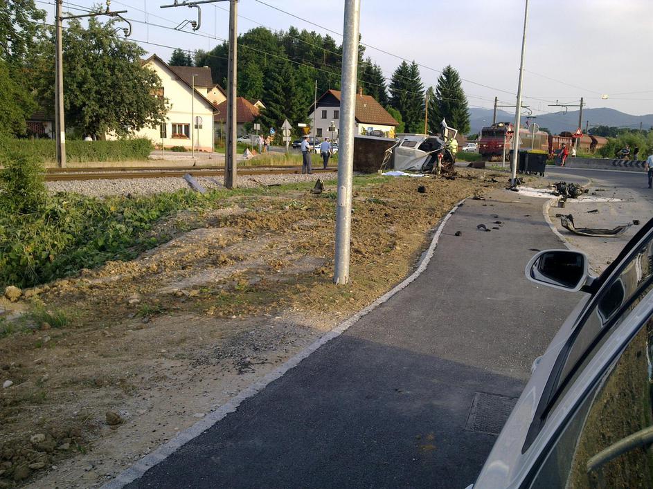 nesre%C4%8Da, prometna nesre%C4%8Da, Notranje Gorice, vlak, kombi, smrtna nesre%