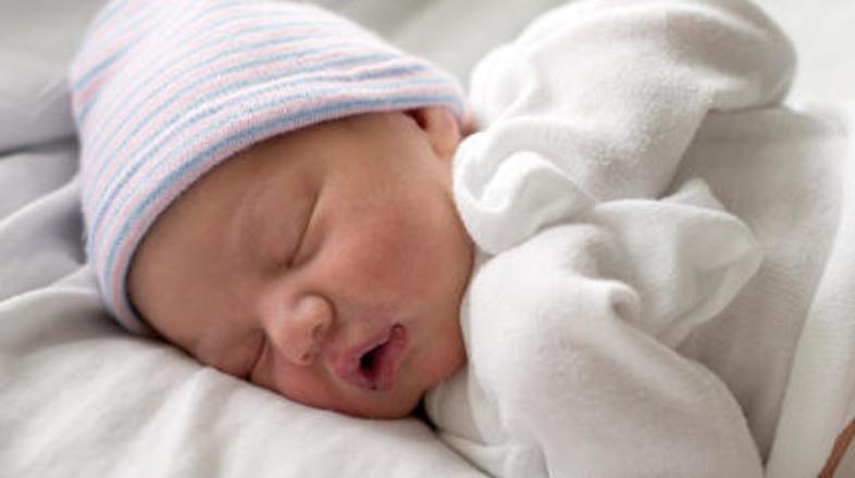 Ko vaš otročiček zboli, ga najprej poskusite pozdraviti z naravnimi metodami.