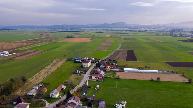 Slovenija iz zraka Dravsko polje kmetijsko zemljišče
