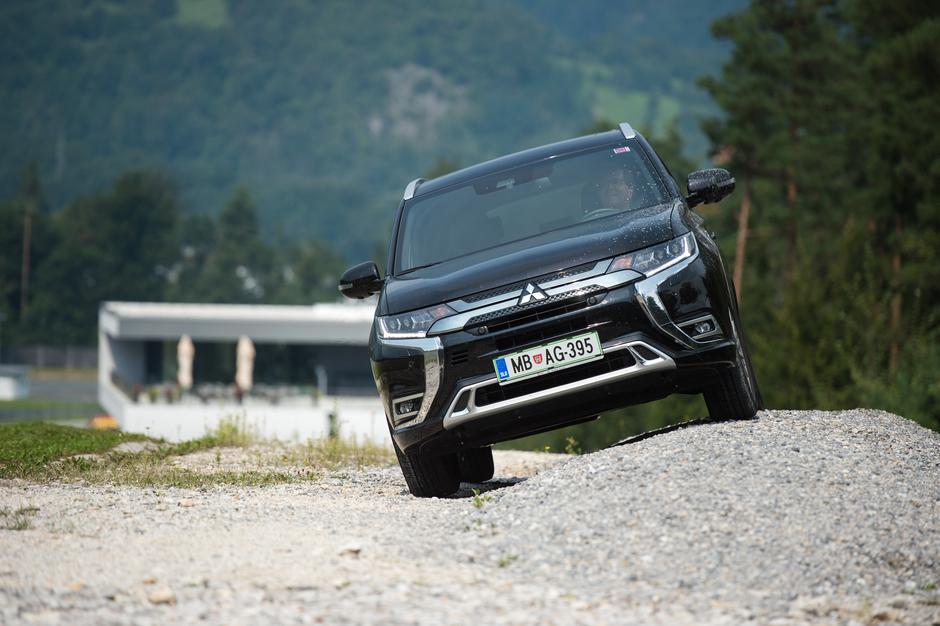 Mitsubishi Outlander PHEV | Avtor: Anže Petkovšek