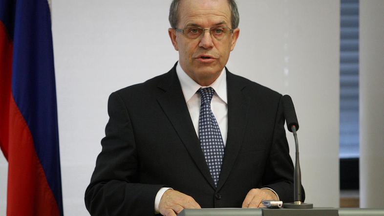 Koliko delovnih mest bo ukinjenih po izteku ukrepov, Svetlik ne more oceniti. (F