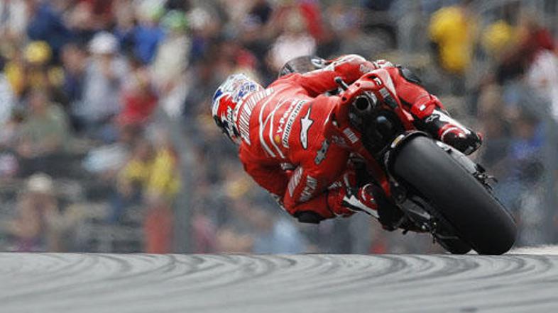 Casey Stoner kljub bolečemu zapestju še vedno dosega najboljše čase.