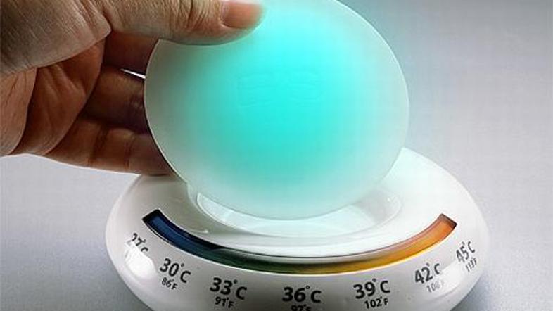 Zamašek in podstavek sta del elegantnega termometra Bath Safeguard.