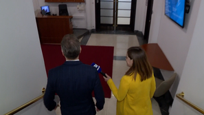 Nika Kunaver lovi premierja Golob