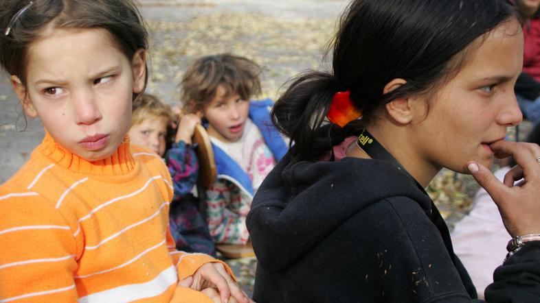 Na nerešene probleme romske skupnosti je v zadnjem času opozarjala družina Stroj