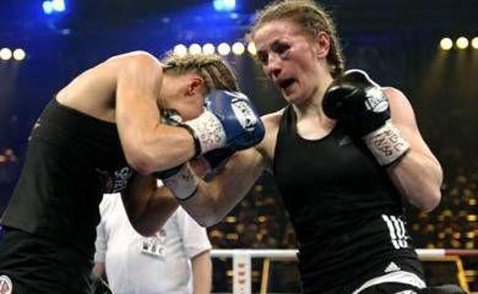 Obe boksarki sta bili po dvoboju videti, kot da ju je povozil tovornjak. Ramona 