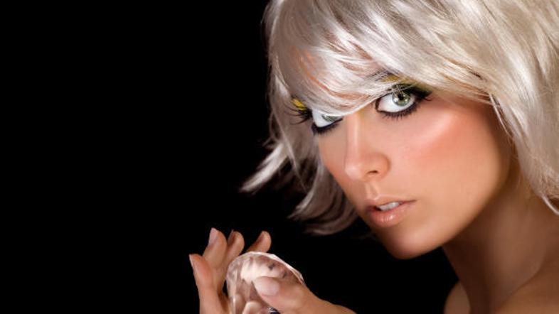 Sivi lasje predstavljajo za večino težave, v zadnjem času pa se veliko žensk cel