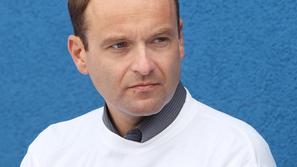 "Na cesto me lahko vržejo takoj ali ko se dogovorimo," je pogodbo brez odpovedne