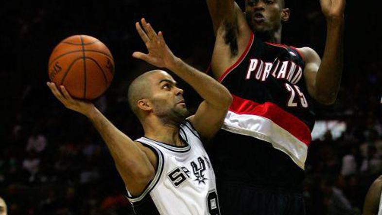Tony Parker je prispeval 19 točk.