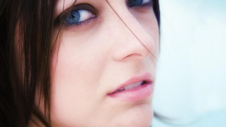 Zbolevajo predvsem ženske in starejši. (Foto: Shutterstock)