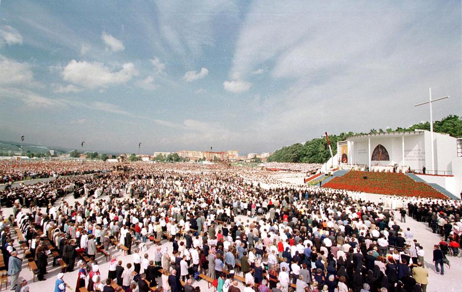 PAPEŽ PAVEL DRUGI, OBISK, MARIBOR