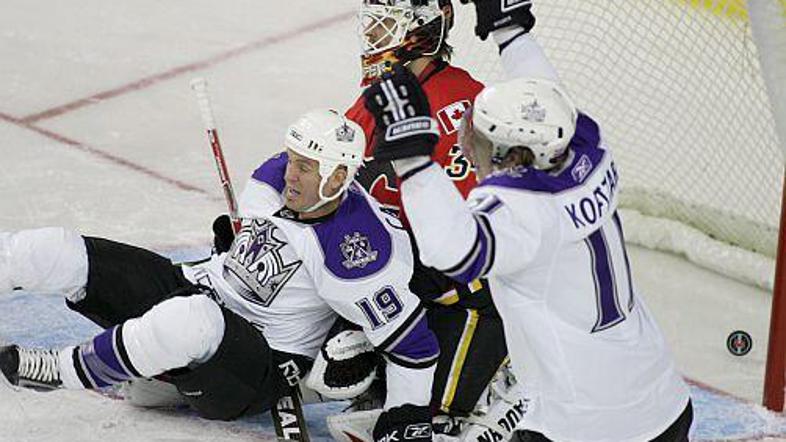Anže Kopitar je dvakrat podal in enkrat zadel za zmago Kraljev. (Foto: EPA)