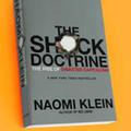 Naomi Klein je izdala novo knjigo Doktrina šoka.