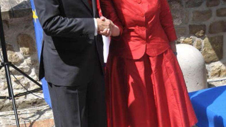 Pahor in Kosorjeva naj bi si še pred 23. oktobrom znova slovesno segla v roke. A