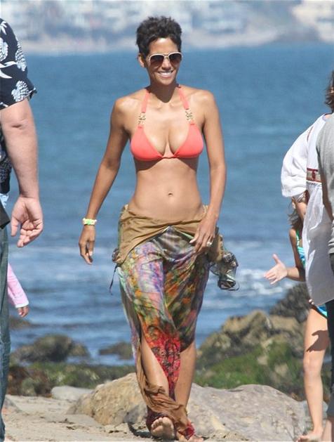 Halle Berry, 46 let
