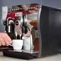 Z odprodajo kavnega avtomata je Lukšičevo ministrstvo ustvarilo 354,45 evra izgu