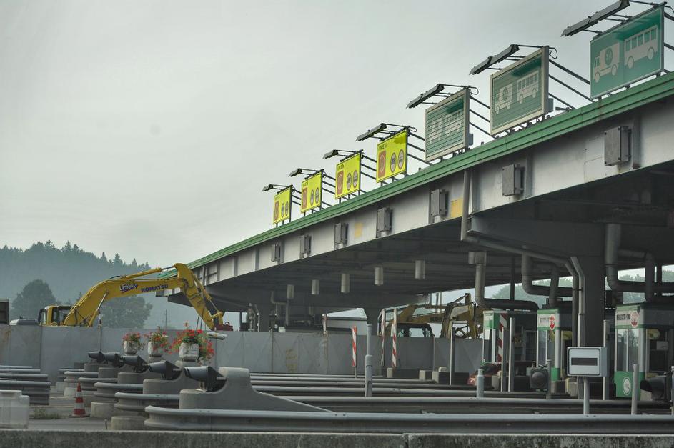 Cestninska postaja Log