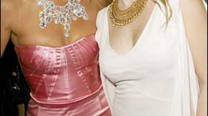 Paris in Casey sta bili prijateljici iz otroštva. Parisina sestra Nicky je bila 