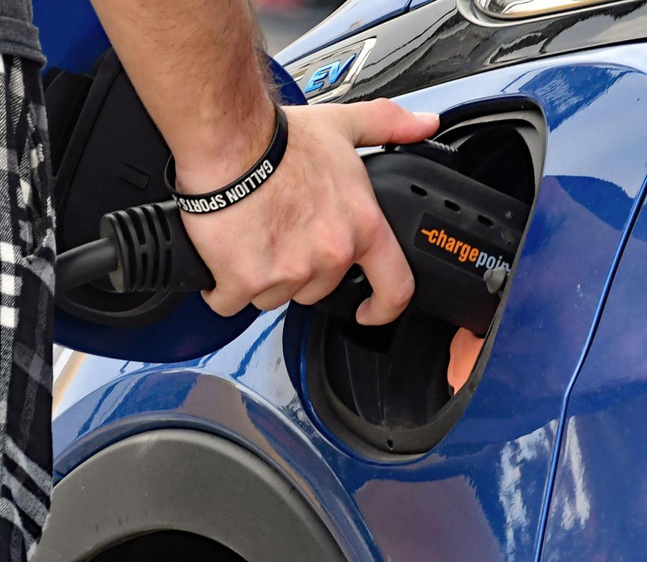 Električni avto, polnjenje | Avtor: Profimedia