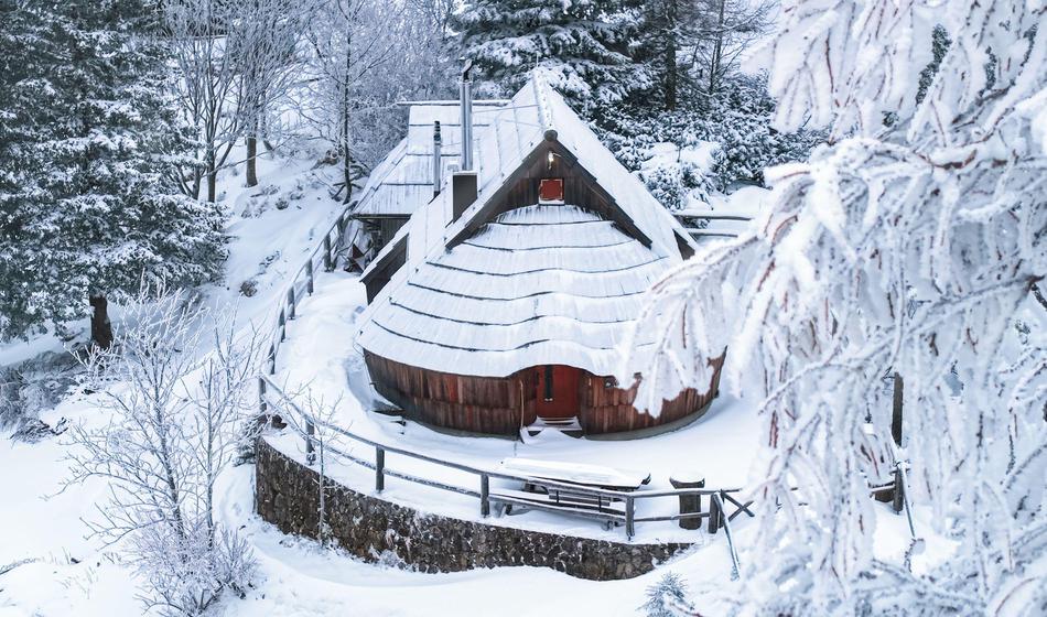 Obsežna snežna pošiljka: Ponekod zapadlo pol metra snega!
