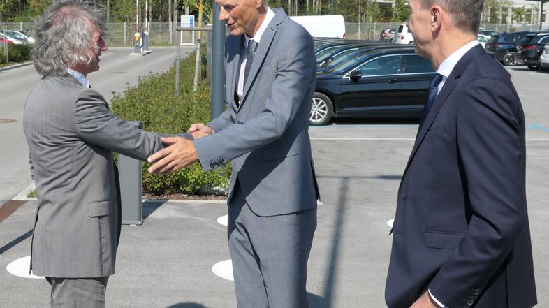 Robert Golob, srečanje ministrov s predstavniki avtomobilske industrije