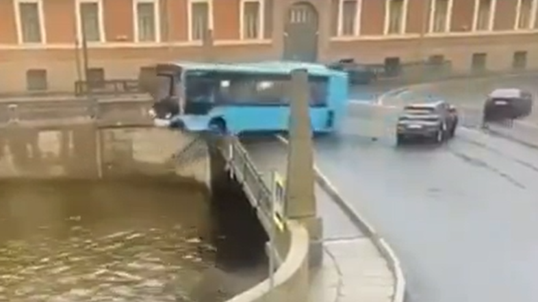 Avtobus v Sankt Peterburgu