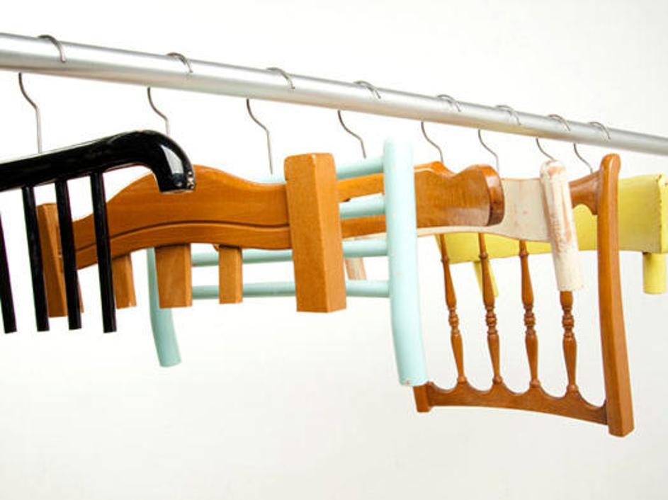 Obešalniki Abitudini. Oblikovanje: Antonello Fuse.