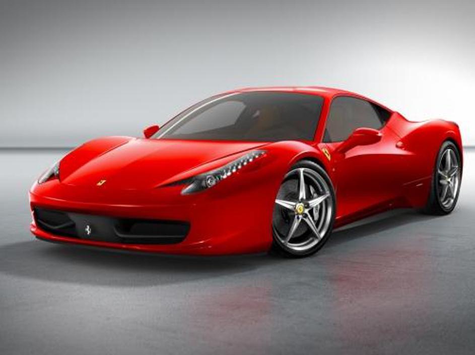 Prve fotografije kažejo, da je 458 zelo skladno oblikovan avtomobil brez odvečni