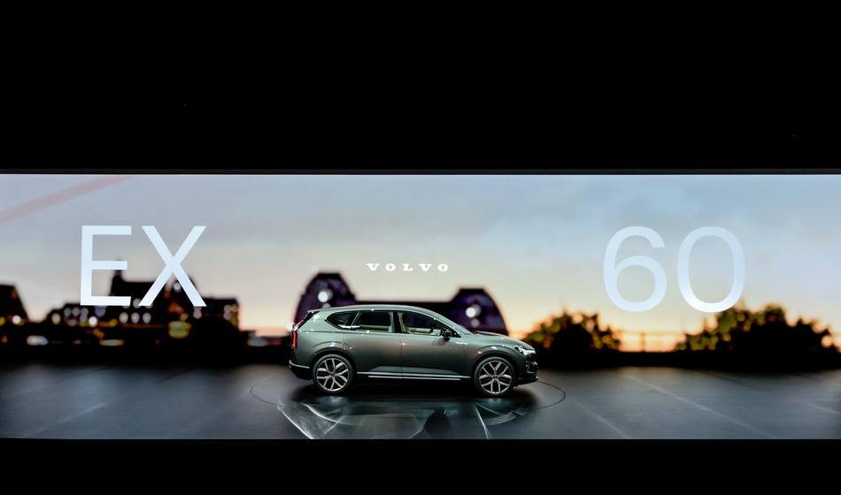 Volvo z EX60 vrgel rokavico Nemcem