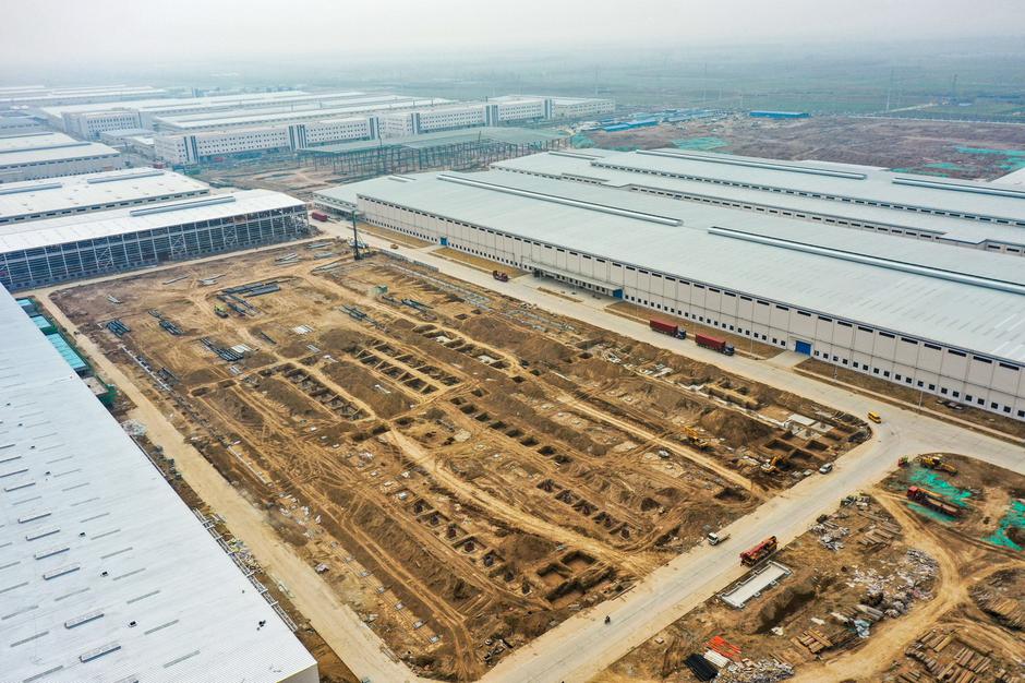 Kitajska proizvodnja avtov, parkirišče, tovarna | Avtor: Profimedia