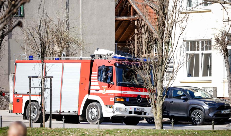 Mariborski gasilci zgodaj zjutraj gasili stanovanjski objekt