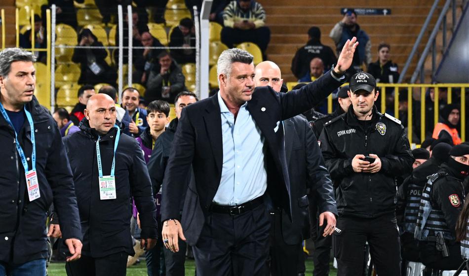 Predsednik evropskega velikana noč preživel za rešetkami