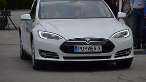 Tesla S