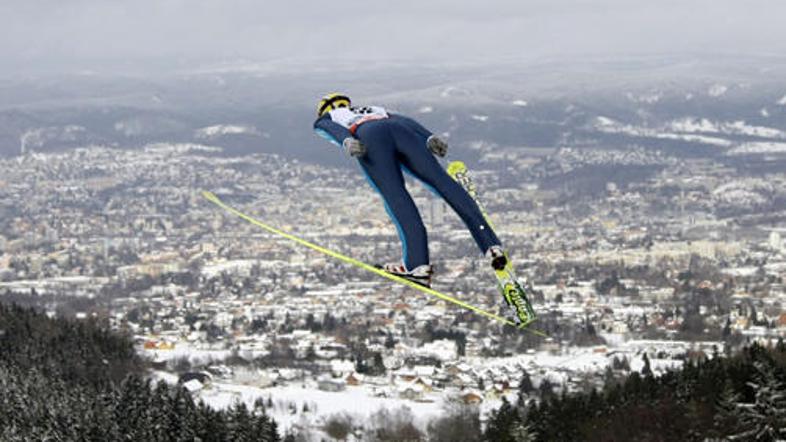 Andreas Küttel je naslov svetovnega prvaka osvojil z enim dolgim skokom.