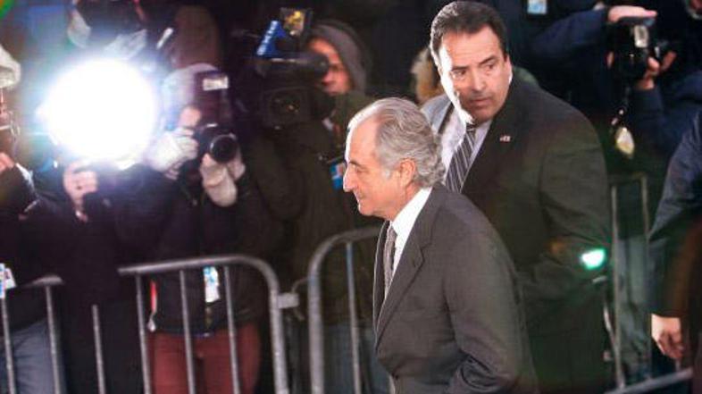 Finančnemu prevarantu grozi do 150 let zapora.