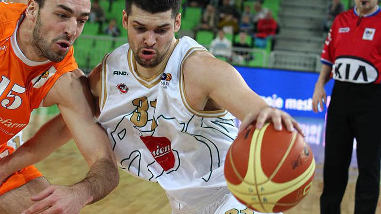 Ožbolt je tokrat k zmagi zmajev prispeval 16 točk. (Foto: Boštjan Tacol)