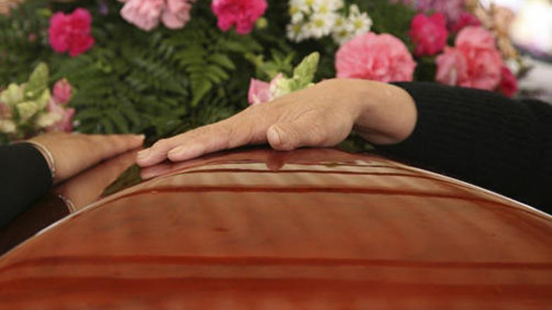 "Na žalah upoštevamo želje in zahteve svojcev in naročnikov pogreba ter jim skuš