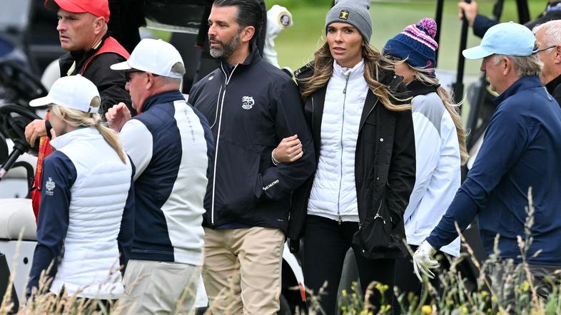 Donald Trump igra golf