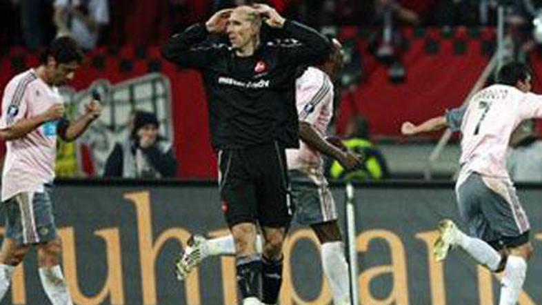 Koller je, namesto zadetka, proti nasprotniku sprožil pljunek.