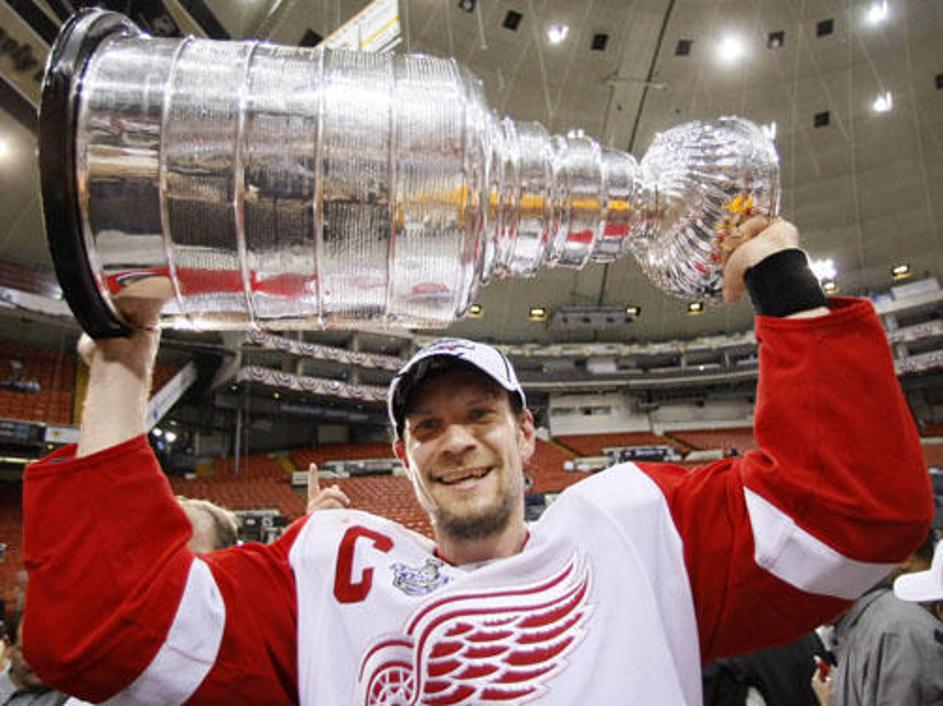 Nicklas Lidström je četrtič osvojil Stanleyjev pokal.