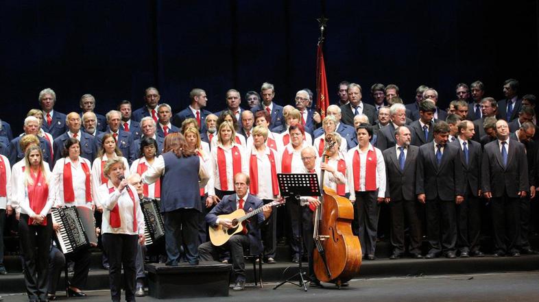 proslava, Dan upora proti okupatorju, pevski zbor