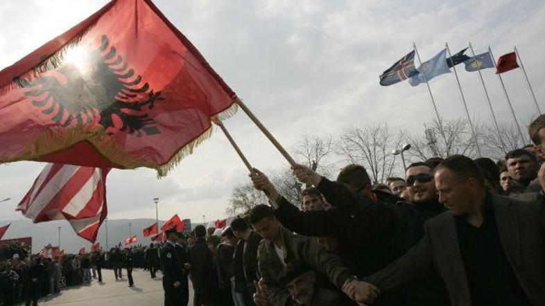 Če bo predlog sprejel začasni kosovski parlament, bo nova ustava veljavna že 15.