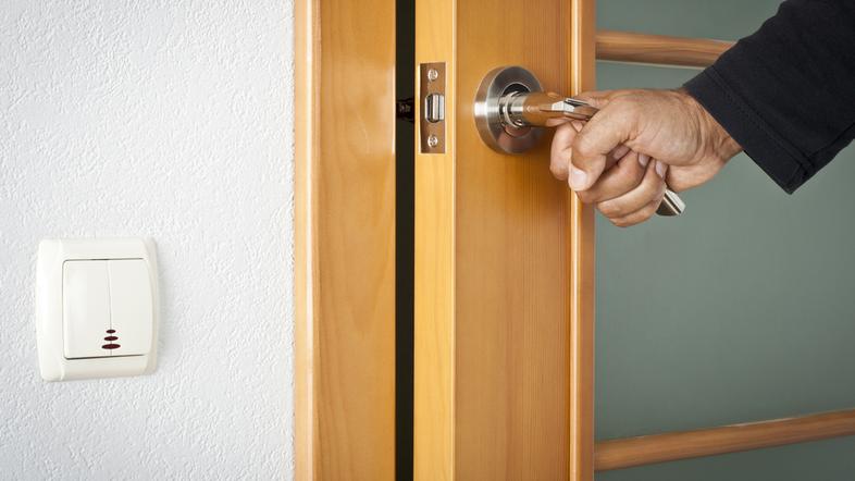 vrata, kljuka, ključavnica