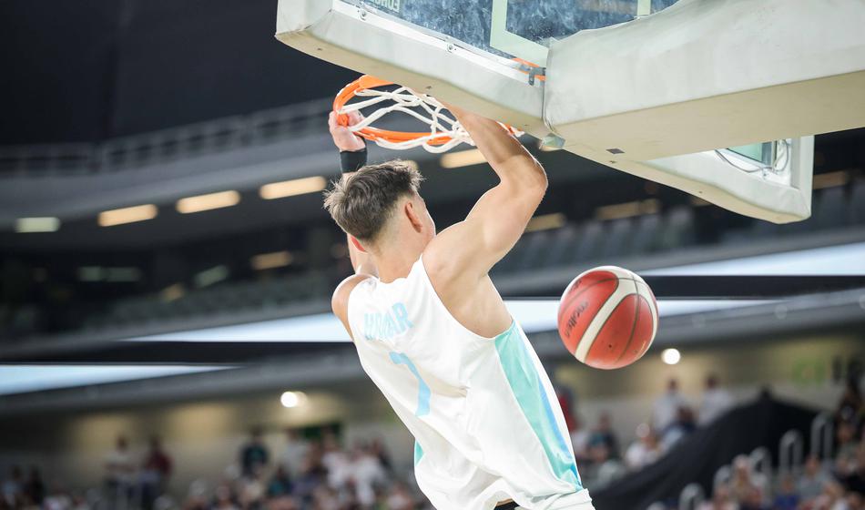 Slovenija za las zgrešila stotico, tekmo odločila že v prvi četrtini