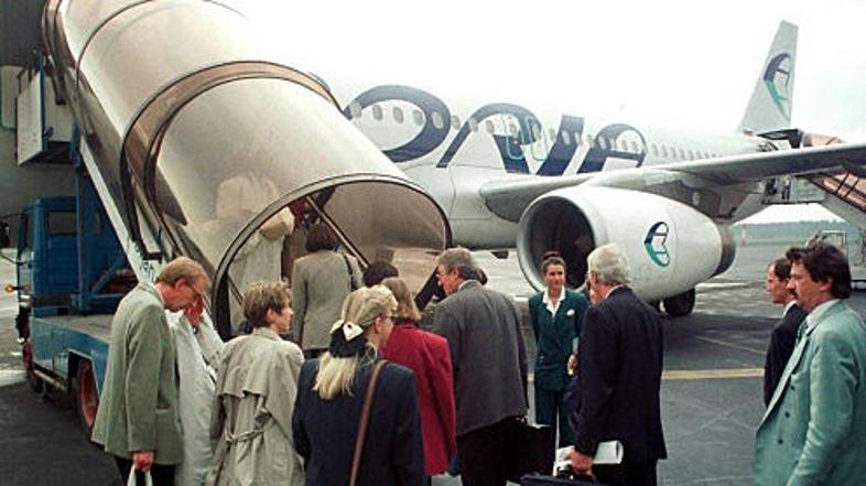 Na letalu se bolnemu potniku ne moremo izogniti, zato bi se po Airtrain Airways 