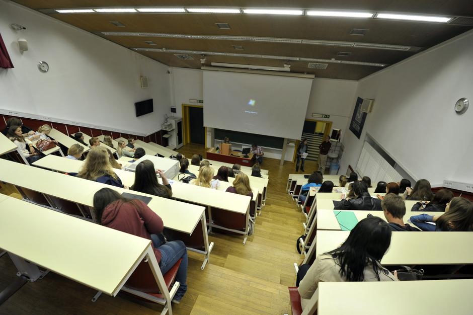 slovenija 01.10.13, zacetek studijskega leta, bruci, studij, studenti, Univerza, | Avtor: Anže Petkovšek